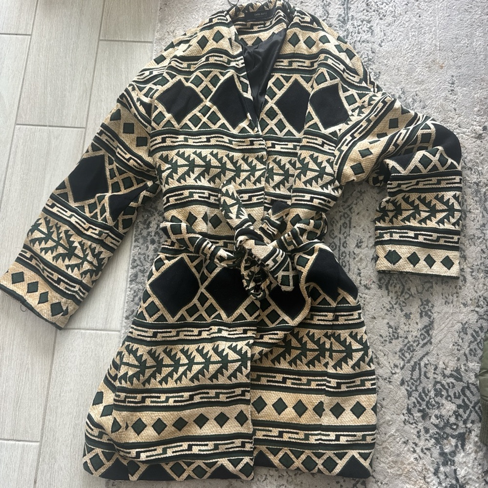 Zara Black and Tan Patterned Cape